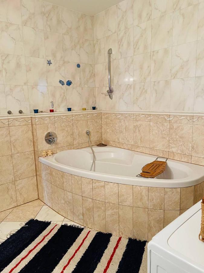 Rosehill Garden Family Villa With A Great Budapest View מראה חיצוני תמונה